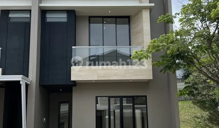 Dijual Cepat Rumah Bangunan Mandiri di Vanya Park BSD