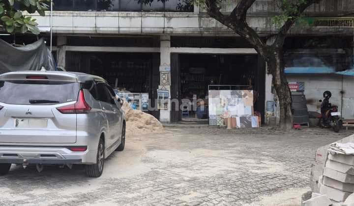 Disewa Cepat Ruko 2,5 Lantai Luas 550 M2 di Jalan Kembangan Raya Puri Indah