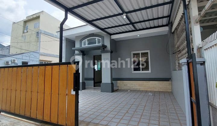 Dijual Murah Rumah Hoek Di Jalan Utama Sektor 6 Gading Serpong