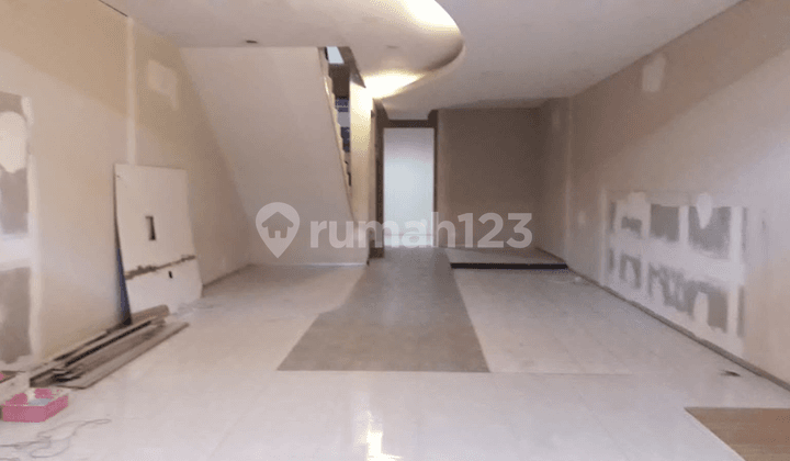 Ruko 2,5 Lantai Nol Jalan Tengah Surabaya, Parikiran Luas