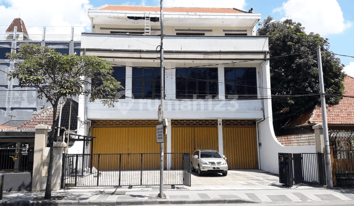 Ruko 2,5 Lantai Nol Jalan Tengah Surabaya, Parikiran Luas