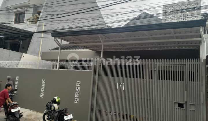 House For Rent Located On The Main Road Near The Traditional Market