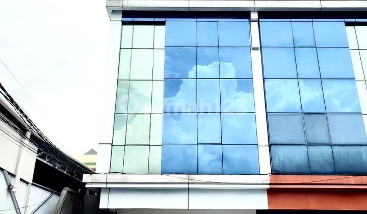 Lebak Bulus Parkir Luas 5 Menit ke MRT Fatmawati