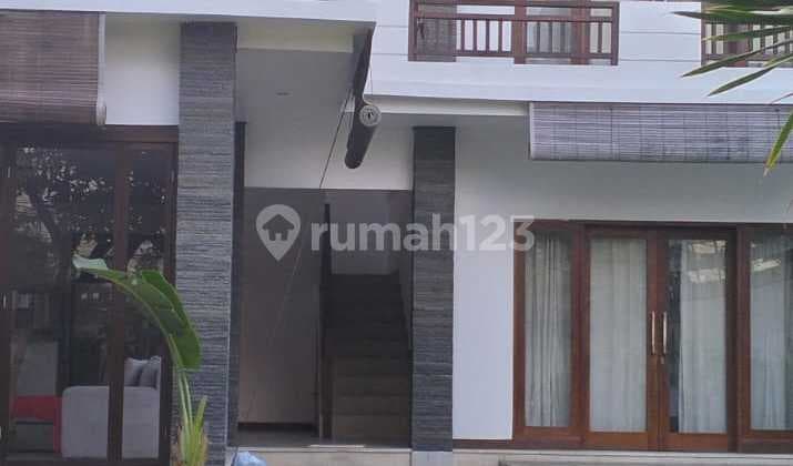 Disewakan Villa Cantik Dengan Taman Di Sunset Road Seminyak
