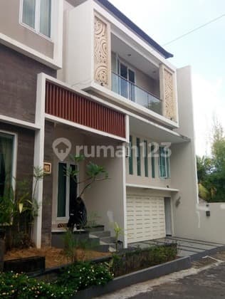 For Rent: 2-Story House in Cokroaminoto, Denpasar