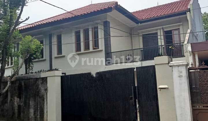 Di Jual Rumah Siap Huni di Kuningan Jakarta Selatan, Ada Kolam Renang