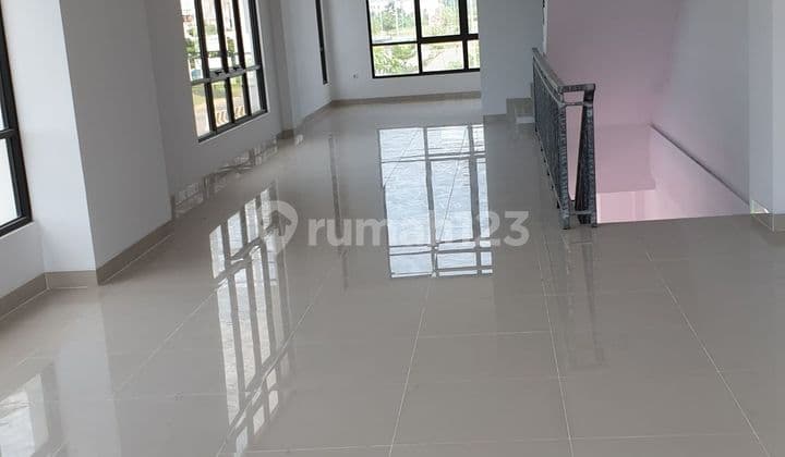 Di Jual Ruko Brand new 4 Lantai di Kelapa Gading. Jalan Utama, Bebas Banjir