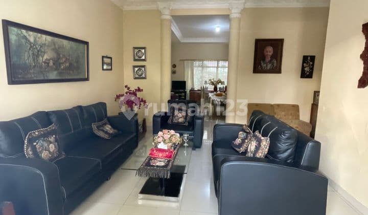 Di Jual Rumah 2 Lantai di Tebet, Jalan 2 mobil, Bangunan Rapih Terawat