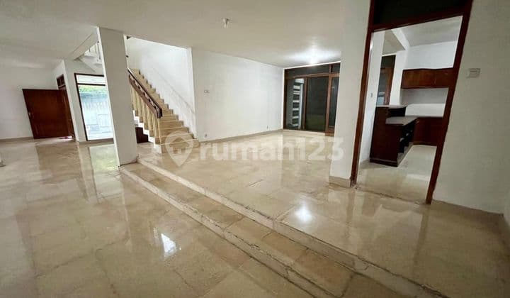 Di Jual Rumah 2 Lantai di Kebayoran Baru, SHM, Lokasi Prime dan bebas Banjir