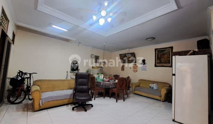 Di Jual Rumah Sunter 2 Lantai, Dalam Komplek Bebas Banjir