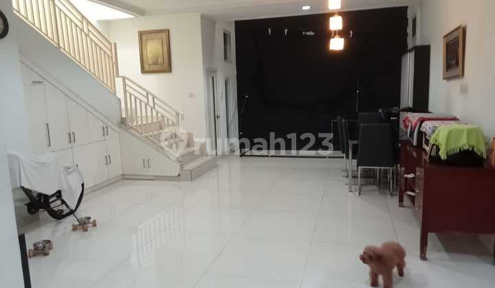 Di Jual Rumah 2,5 Lantai Di Kelapa Gading. Dekat Mall Siap Huni