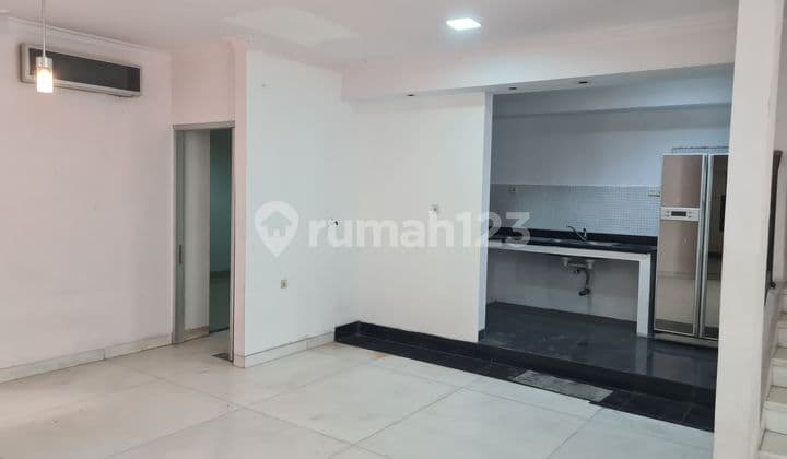 Di Jual Rumah 3 Lantai di Kelapa Gading, Siap Huni Bebas Banjir