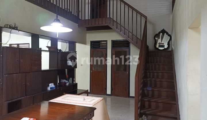 Jual Rumah 1,5 Lantai Di Kebayoran Baru, Design Classic Siap Huni