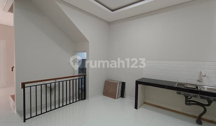 Di Jual Rumah Baru 3 Lantai Di Tomang, Minimalis Siap Huni