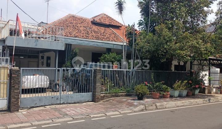 Di Jual Rumah 2 Lantai Jakarta Pusat, Shm, Eksklusif Dekat Area Perkantoran