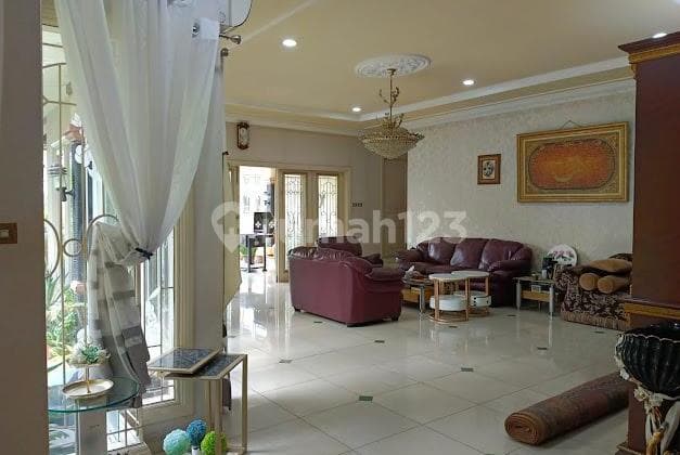 For Sale: Exclusive 2-Story House in Tebet, Complete Documents, Swimming Pool Included