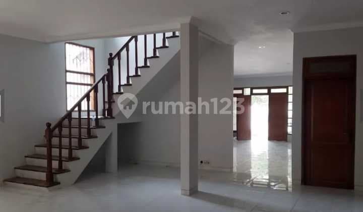 Di Jual Cepat Rumah 2 Lantai di Cempaka Putih, Jalan Boulevard Cocok untuk Kantor/Cafe