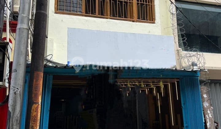 Di Jual Ruko 2,5 lantai Di kebayoran baru Jakarta Selatan. Akses Angkutan Umum, Strategis