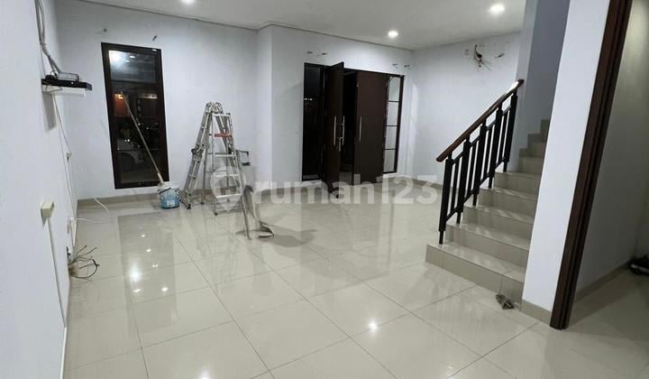 Dijual Rumah 2 Lantai Green Lake City Cluster Asia Ukuran 8X15, Tangerang