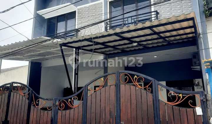 Nice 2-Story Furnished House in Kresek Housing, West Jakarta