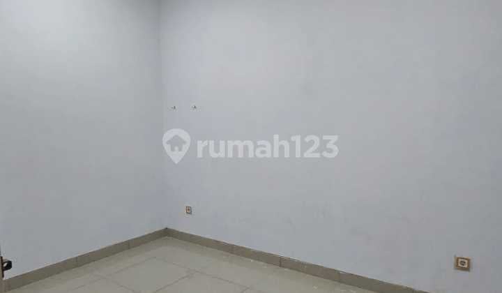 Dijual Rumah 2 Lantai Green Lake City Cluster West Europe Ukuran 8X25 Dekat Danau