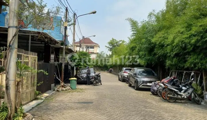 For Sale: 3-Story House in Mutiara Taman Palem, Cengkareng