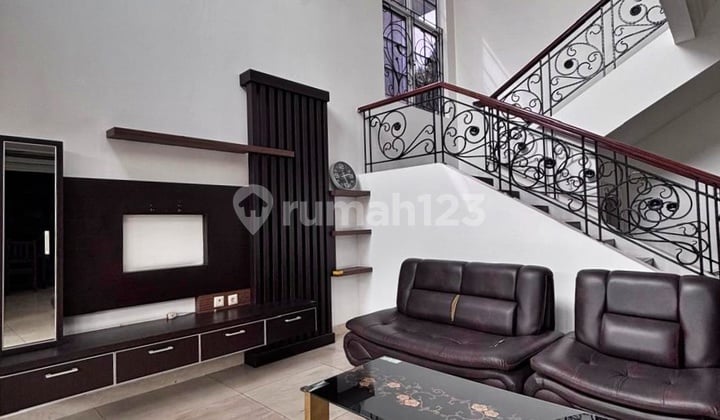 Rumah Second Boulevard Disewakan di Kota Wisata Cibubur