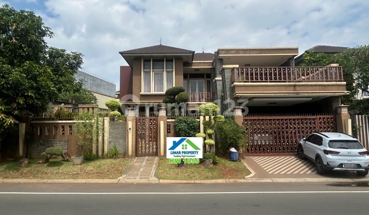 Rumah Boulevard dengan Private Pool di Kota Wisata Cibubur