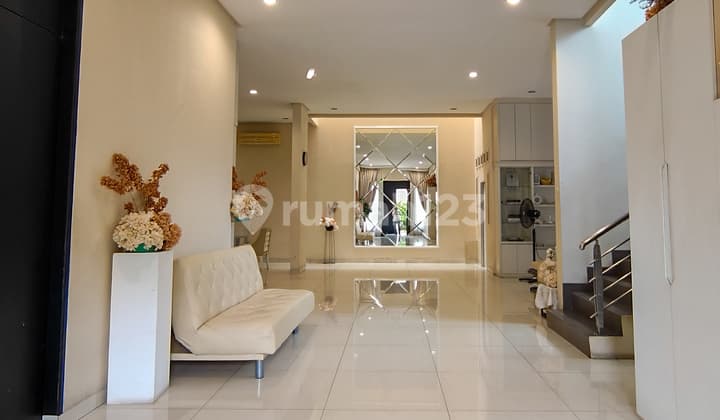 Dijual Rumah Bangunan Mandiri Hook 3 Lantai Alam Sutera Tangerang