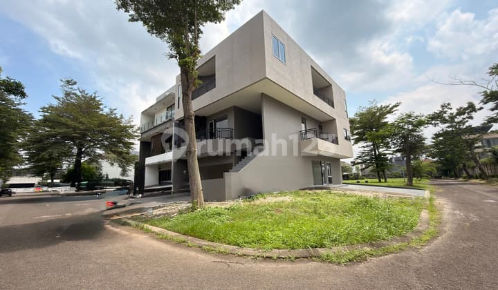 Luxury 3-Storey House, Independent Building, Scenic Environment, in Alam Sutera