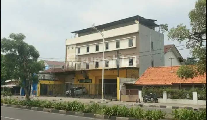 Dijual Rumah Kost + Tempat Usaha Strategis Hadap Jalan Raya Kebon Jeruk