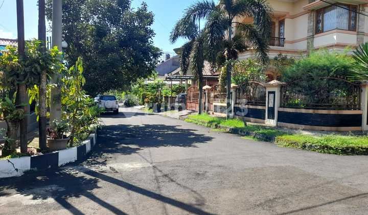 Rumah mewah siap huni lokasi strategis tenang dan aman