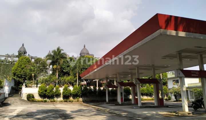 Rumah Luas Dan Pom Bensin Di Setiabudi