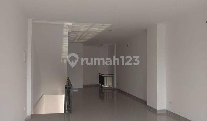 Osaka 3-Storey Shop House Size 4.5x20m Ready to Use Facing Boulevard