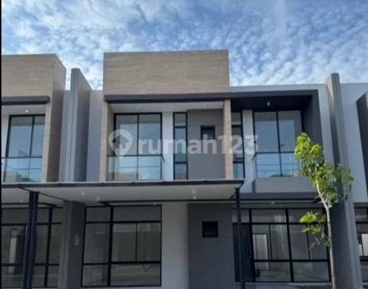 Rumah Villa Pasir Putih Pantai Indah Kapuk Siap Huni 10X20