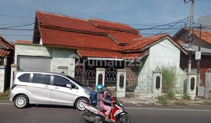 FOR SALE NICE HOUSE ON BYPASS ROAD (BRIGJEN DARSONO) KEDAWUNG, CIREBON (Code: 005)