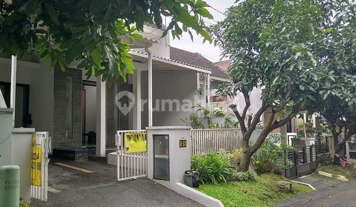 J074 Rumah Cantik Dijual + Semi Furnish Siap Huni