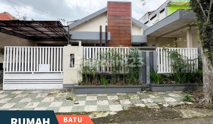 J23 Strategic House Near Jatim Park 1 & Transport Museum, Batu City