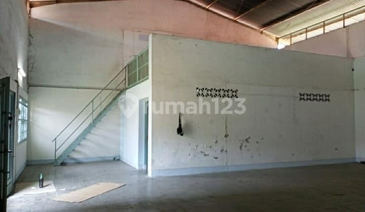 Gudang Siap Pakai Usaha di Puspowarno tengah