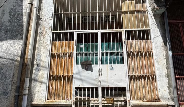 Disewakan Rumah 2 Lantai Lokasi Strategis Di Pecinan