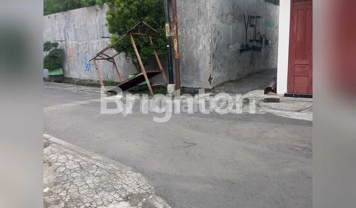 TANHA PEKARANGAN TENGAH KOTA DEKAT DENGAN STASIUN PURWOSARI SURAKARTA