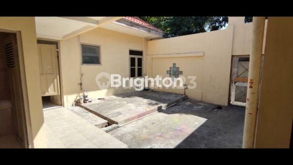 RUMAH TENGAH KOTA SIAP HUNI COCOK UNTUK USAHA MAUPUN DITINGGALI POSISI DEKAT MANA MANA, POSISI HOOK!! ROW JALAN 2 MOBIL PAPASAN!!!