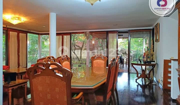 Rumah Klasik Seperti Villa di Cipete Selatan Dekat MRT Tol