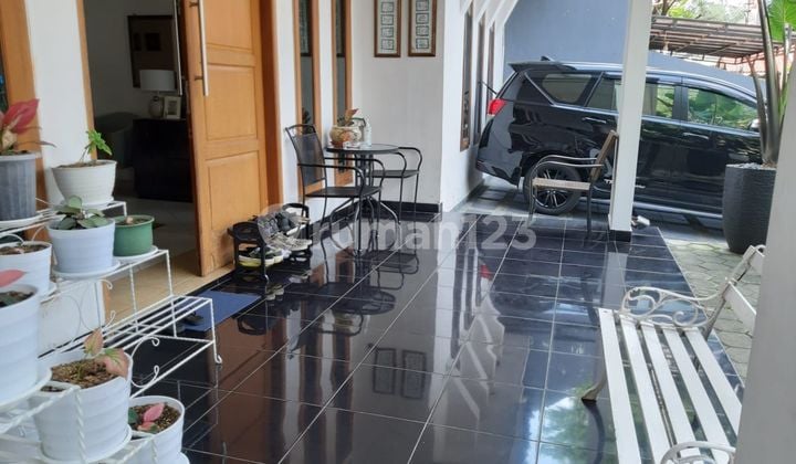 Rumah cantik semi furnish siap huni diRadio Dalam Jakarta selatan