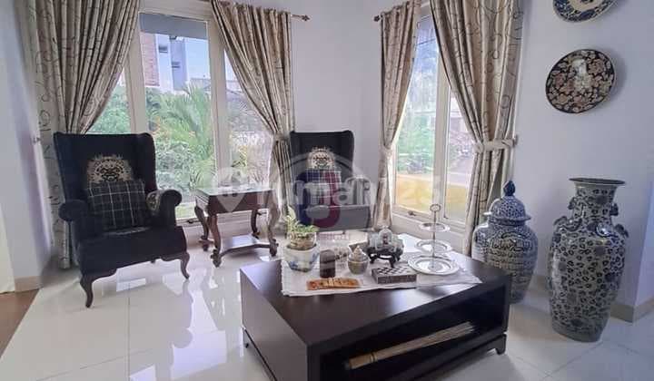 Rumah cantik posisi hook dan siap huni di Kebayoran Residence