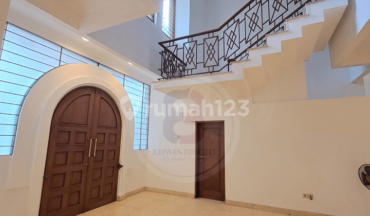 Well-Maintained 2-Story House in Pondok Indah Hook Position