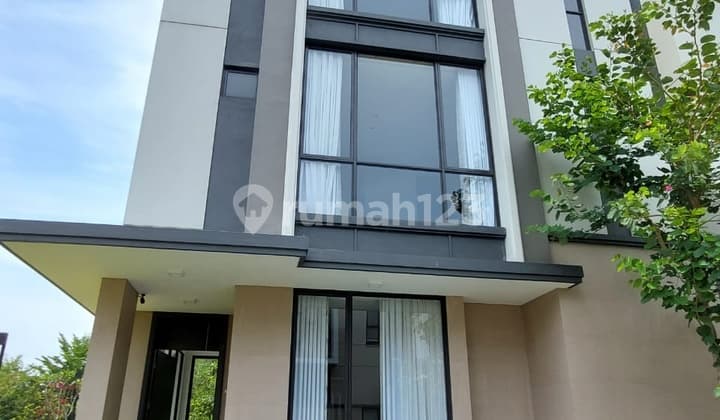 Rumah Mewah Elegan 3 lantai Cluster Maninjau Asya, Type 14x14, Jakarta Garden City