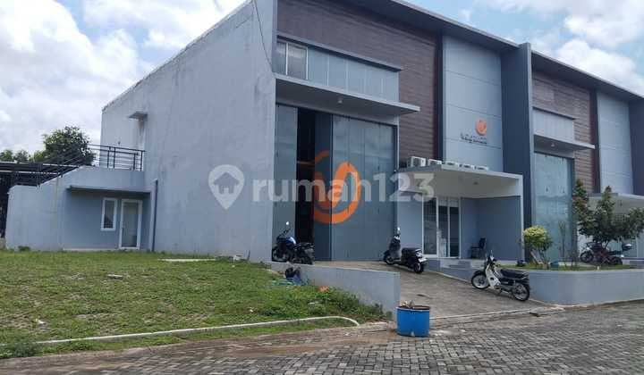 For Sale: Clean and Neat Minimalist Office in a Good and Safe Environment