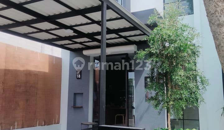 Rumah Mewah Dekat Tol Selangkah ke Surabaya