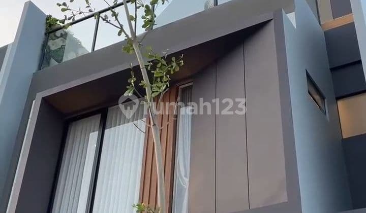 Rumah Mewah Super Strategis Di Surabaya Timur